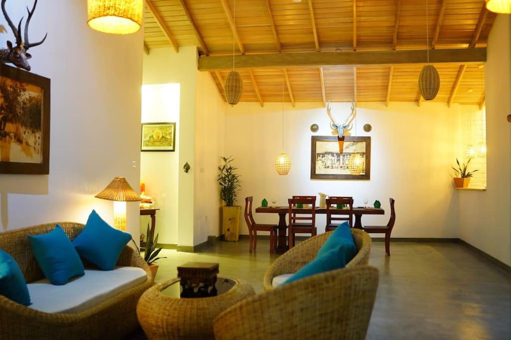 Ronaya Surf Waves Vila Dikwella Exterior foto